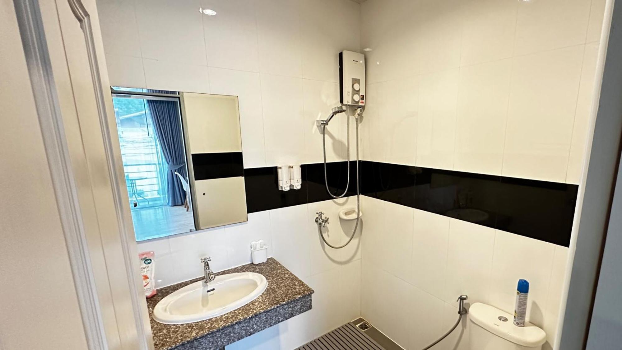 Auriflex House Bed & Breakfast Krabi town Екстериор снимка